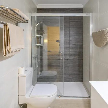 2br Private Terrace House - Solarium & Pool *