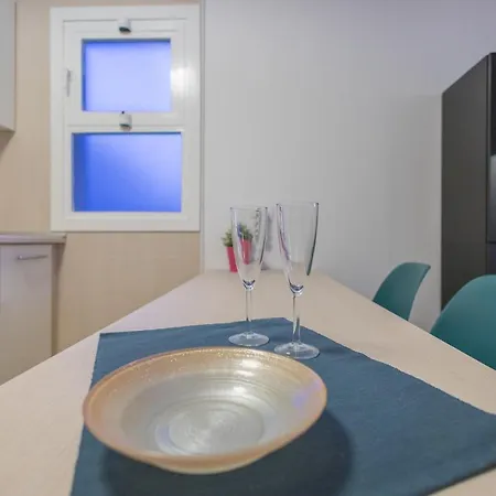 2br Private Terrace House - Solarium & Pool