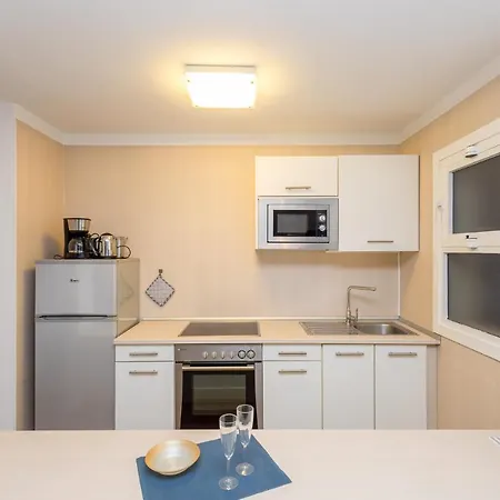 2br Private Terrace House - Solarium & Pool Apartment *