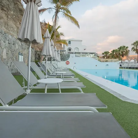 2br Private Terrace House - Solarium & Pool Apartment