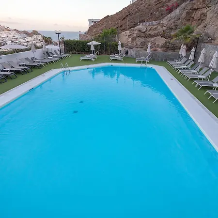2br Private Terrace House - Solarium & Pool